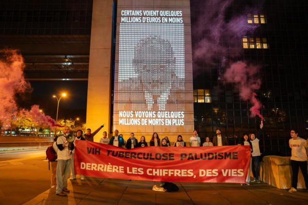 Action spectaculaire devant le ministère des finances