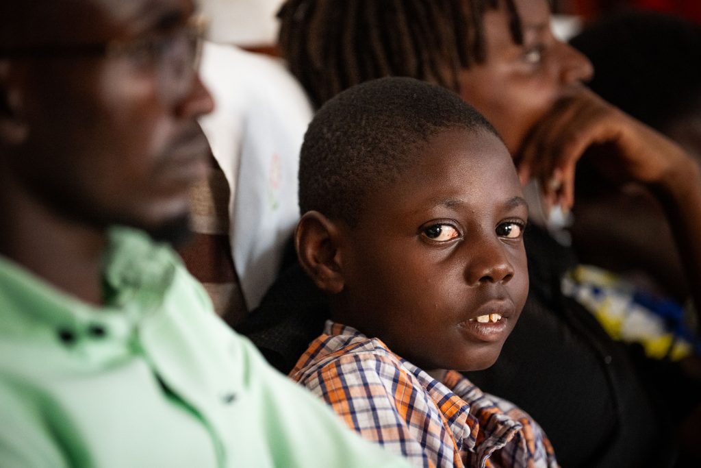 Bujumbura, Burundi, le 17 novembre 2025 : Reportage pour Coalition Plus et Expertise France sur la prise en charge du VIH au Burundi. Immersion a la maison de la joie qui accueille actuellement 9 orphelins. Pour la venue de Jeanne Gapiya Niyonzima une dizaine dÕanciens pensionnaire de lÕorphelinat sont revenus pour la saluer. Sur lÕimage le jeune Prince.
