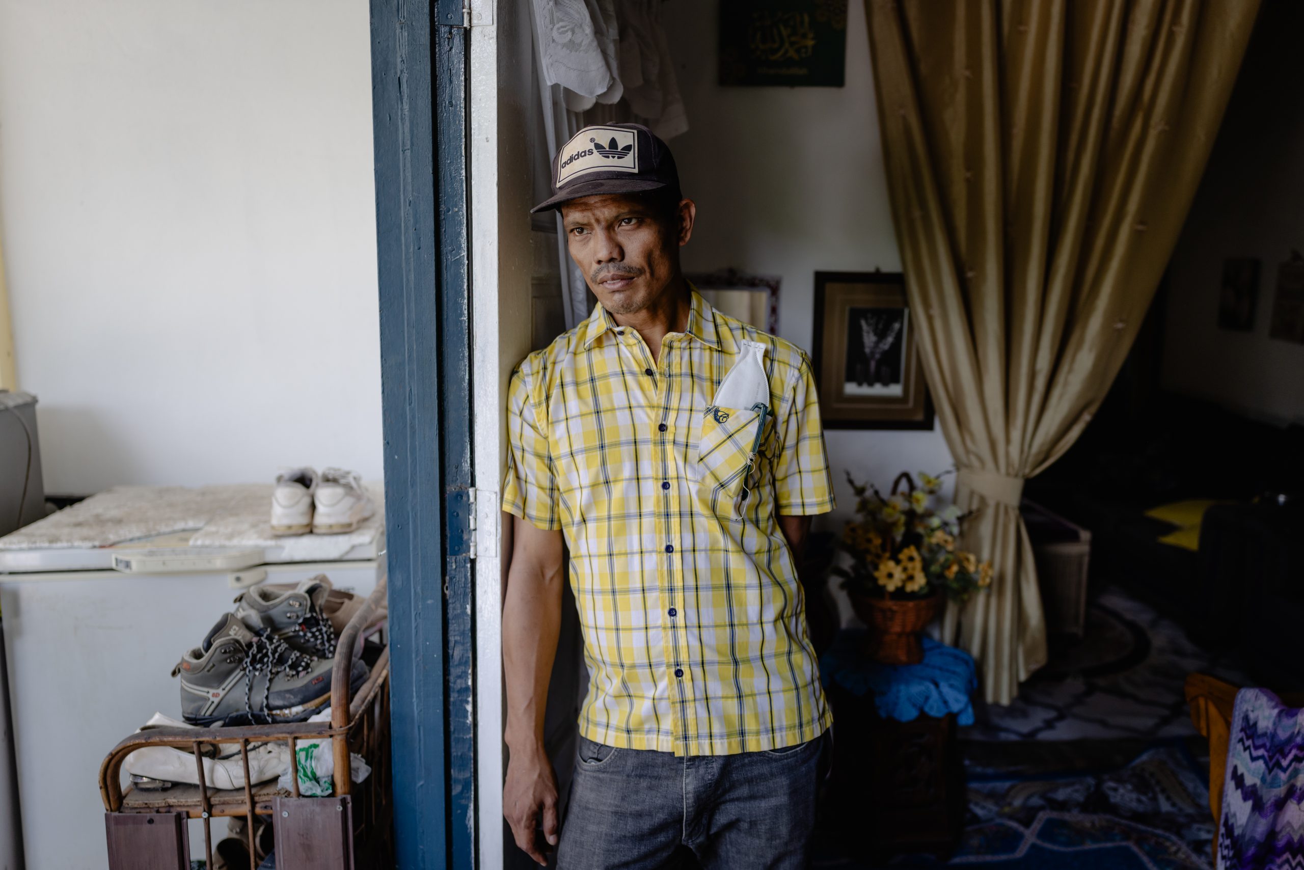 Malaisie, Kuala Lumpur, le 12 juin 2025. Les éducateurs de l'association Persuatan Insaf Murni visitent les patients addicts dans le besoin. Cette association lutte contre la propagation du VIH chez les populations qui souffrent d'addiction à la drogue. Ici, un homme qui souffre d'addiction à l'héroïne.